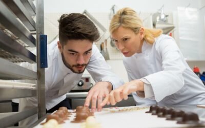 Gérer les pics de production : stratégies pour les fêtes et événements saisonniers dans l’artisanat boulanger, pâtissier et chocolatier